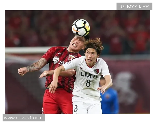 上海上港足球队奋勇争先力争冠军展现团队精神与拼搏精神的精彩赛季