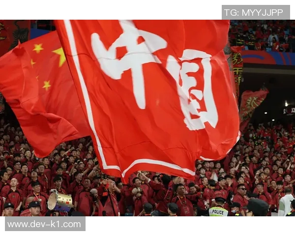 足球旗帜的背后故事与精神象征探索如何在全球范围内团结与激励球迷